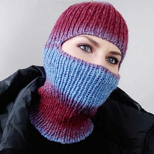 Яскрава різнокольорова в'язана балаклава