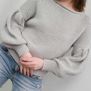 Сірий жіночий светр з рукавами буфами