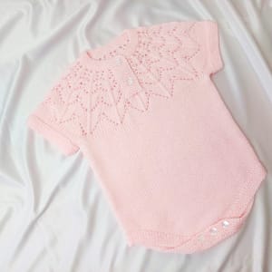 В'язаний рожевий боді для дівчинки