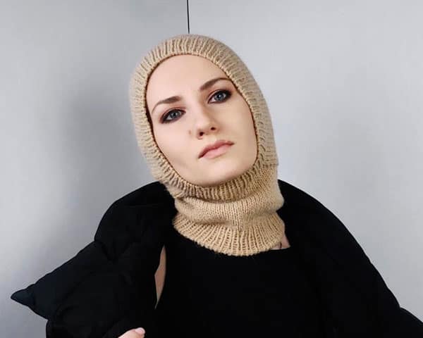 Бежевий жіночий капор (капюшон)