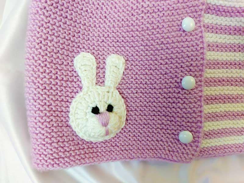 В'язана дитяча жилетка для дівчинки рожевого кольору